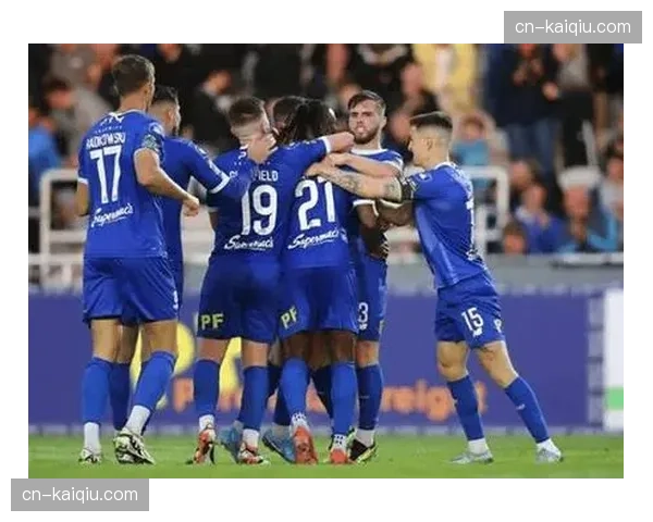 兰斯0-0闷平斯特拉斯堡,两队进攻乏力 兰斯0-0闷平斯特拉斯堡,两队进攻乏力