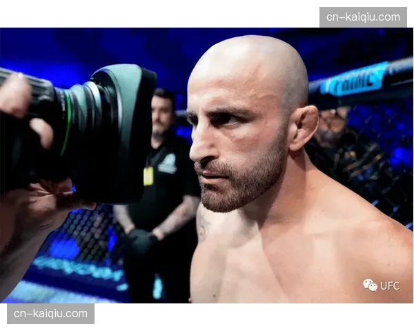 从失败到重夺王座：沃尔卡诺夫斯基在UFC 302的48小时